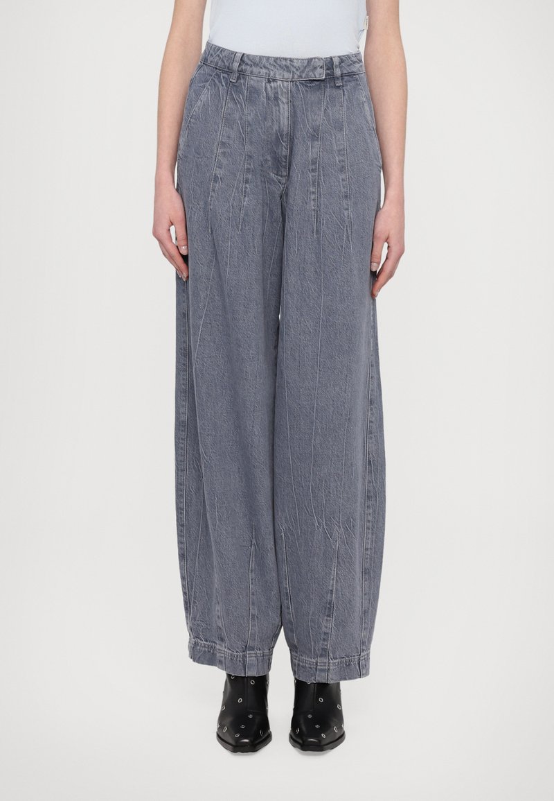 REMAIN - COCOON PANTS - Bukse - dusty blue, Forstørre