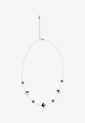 Sølvekæde med skiftevis blå onde øje-perler og sorte og sølv fugleformede vedhæng.