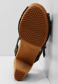 Sanita Drewniaki i Chodaki