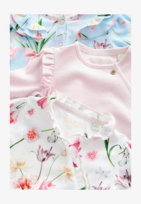 Ei valittu, blue pink