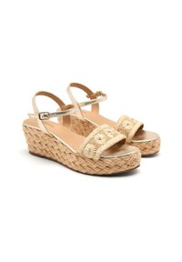 Sandali con zeppa e suola in juta intrecciata, cinturini metallici alla caviglia e ricami floreali sulla banda frontale in toni beige e oro.