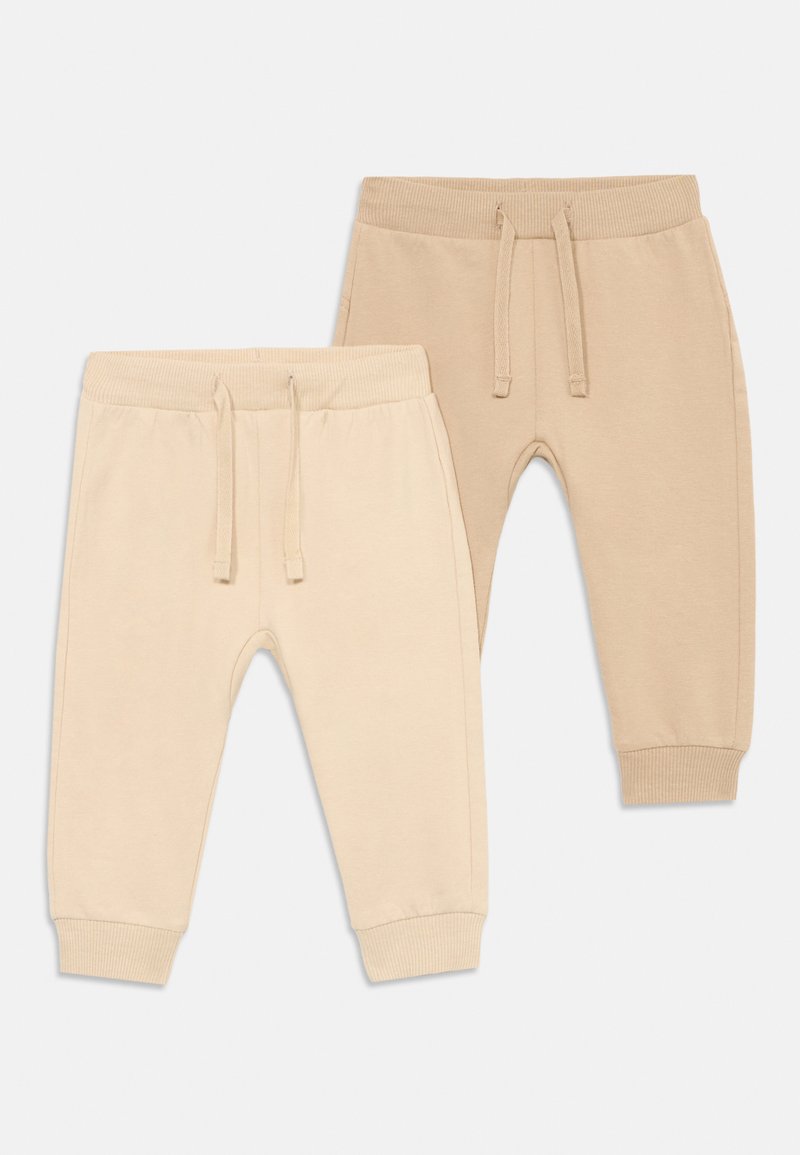 Dos pares de pantalones de chándal de algodón suaves en color beige claro y marrón, con cinturillas elásticas, cordones y puños acanalados.