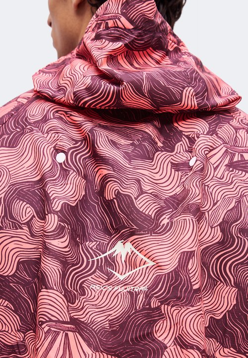ASICS FUJITRAIL PACKABLE - Cortaviento - blazing coral/dark aubergine — photo 6