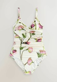 Biely jednodielny plavky s ružovo-zeleným kvetinovým vzorom, zdobené záhybmi vpredu a nastaviteľnými ramienkami, položené na svetlom povrchu.