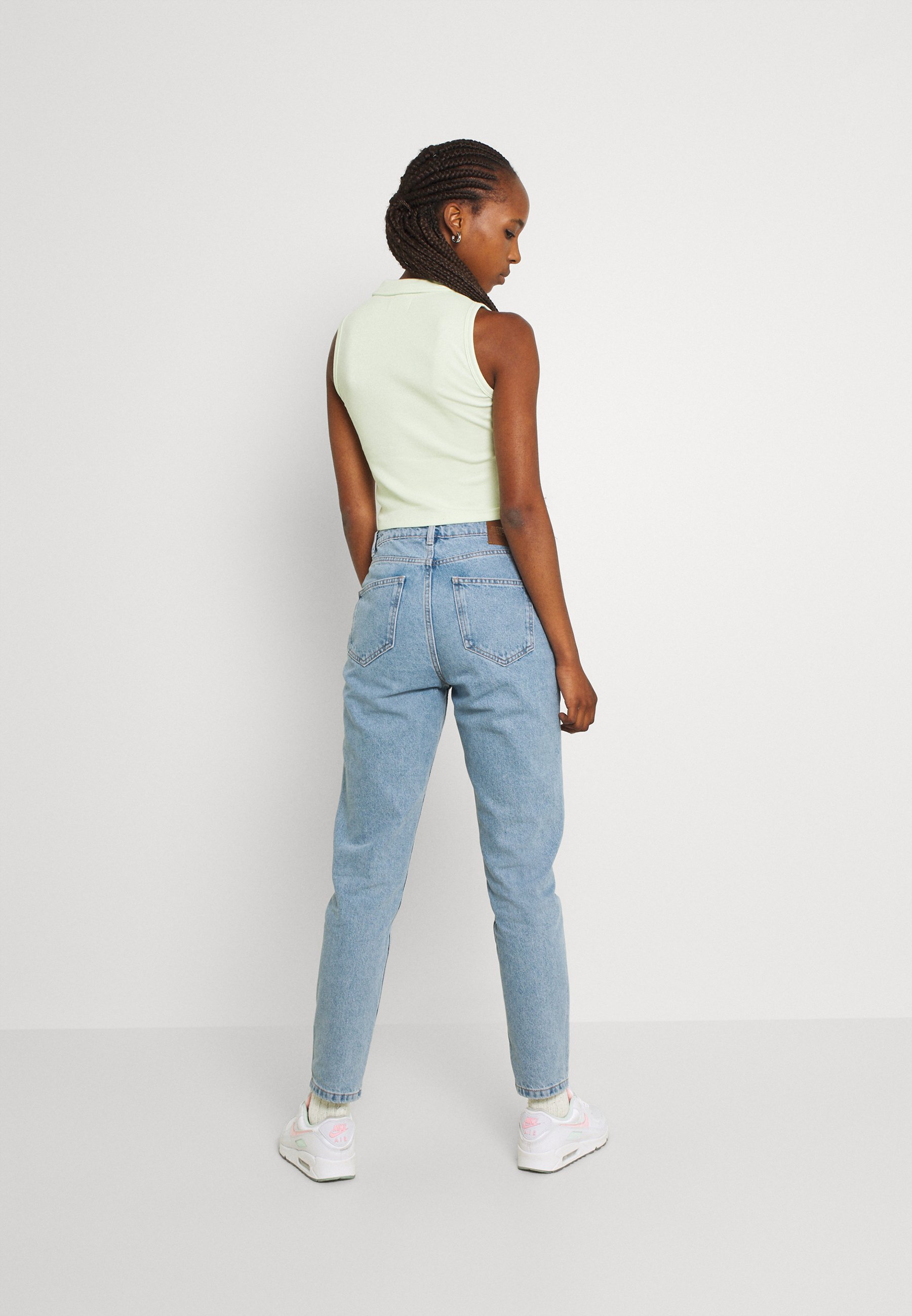HIGH MOM ANKLE - Jeans Tapered Fit 