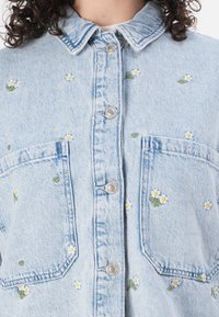 Thumbnail Image 7