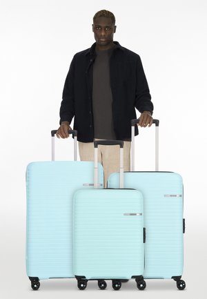 American Tourister LIFTOFF 4 ROLLEN SET 3-TEILIG MIT DEHNFALTE - Kofferset - summer blue