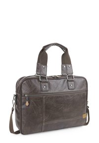 Bolsa de portátil de cuero marrón con doble asa superior, correa de hombro ajustable, bolsillo frontal con cremallera y acabado texturizado. Acentuada con herrajes metálicos.