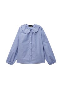 Chemise à rayures bleues et blanches avec un col festonné, boutonnière sur le devant et manches longues avec des poignets élastiques, en tissu léger.