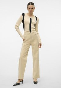 Vero Moda VMTESSA HR WIDE - Hlače - oatmeal