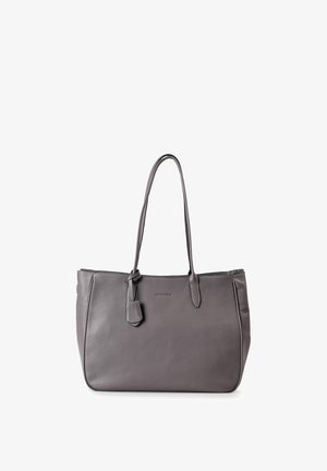 Borsa tote in pelle grigia con manici lunghi e una piccola etichetta attaccata, esposta su uno sfondo bianco.