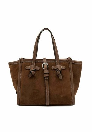 Borsa a spalla in suede marrone con doppi manici. Presenta cuciture decorative, un design arricciato e spalline regolabili sul davanti.