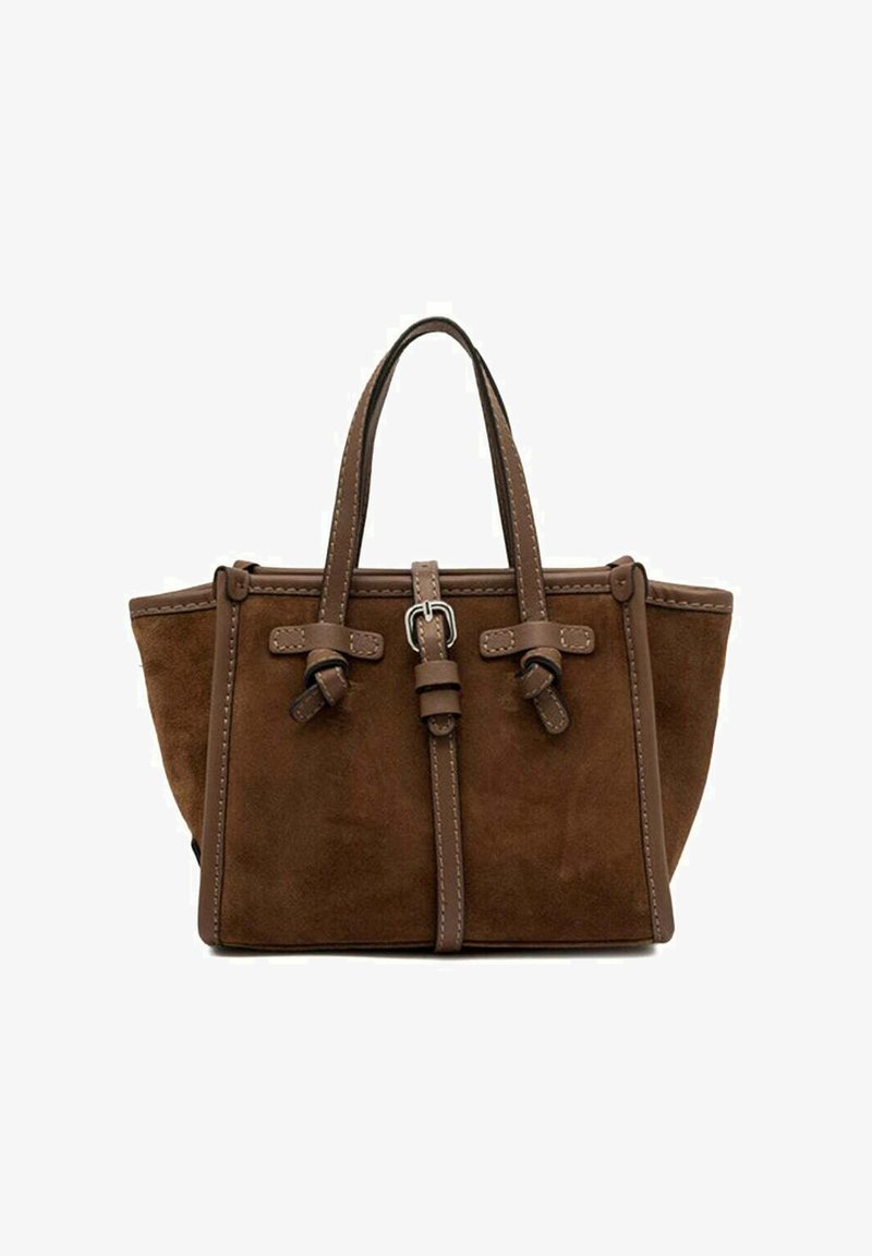 Borsa a spalla in suede marrone con doppi manici. Presenta cuciture decorative, un design arricciato e spalline regolabili sul davanti.