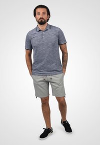 INDICODE JEANS IDMOSES LINEN MIX - Kratke hlače - light grey