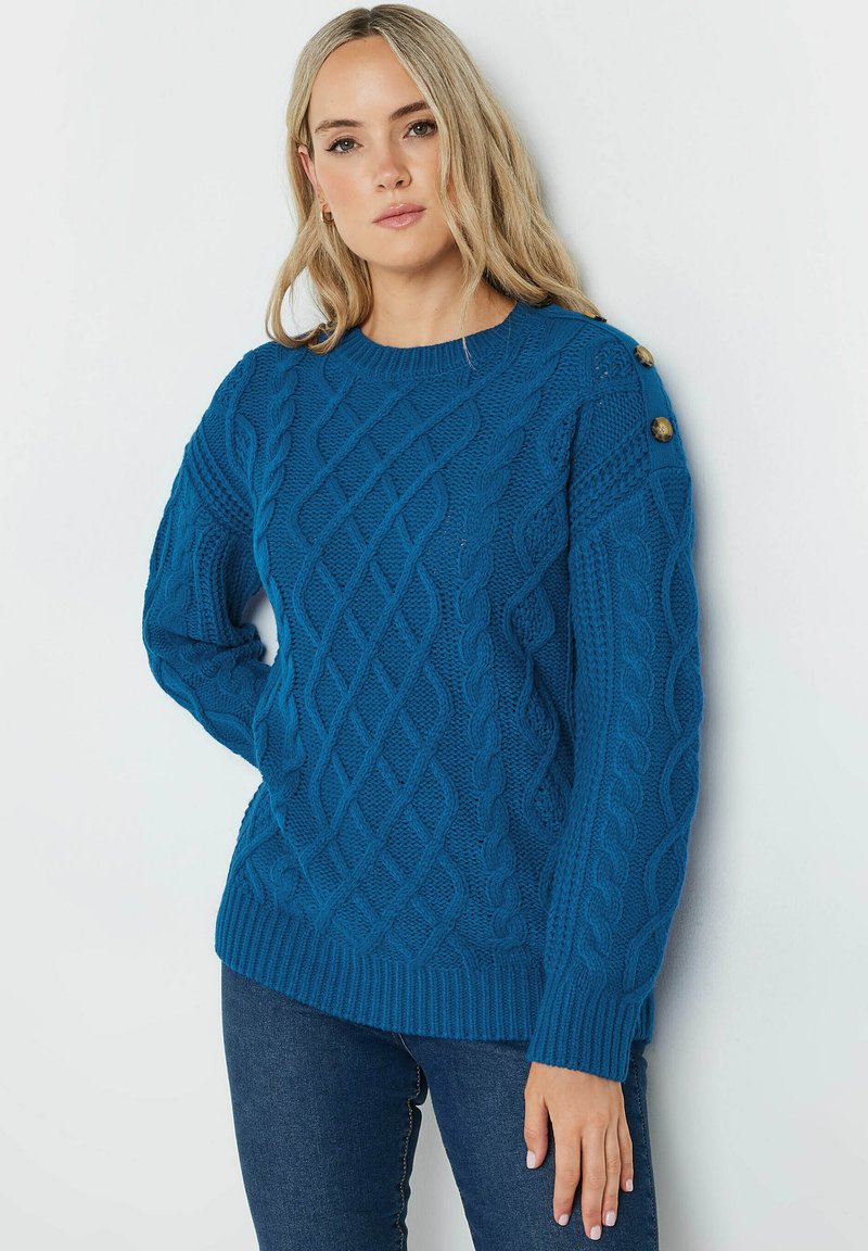 Blauer, kabelgestrickter Pullover mit ribbeligem Rundhalsausschnitt und Ärmeln, der dekorative Knöpfe an den Schultern hat. Weiche Textur und lockere Passform.