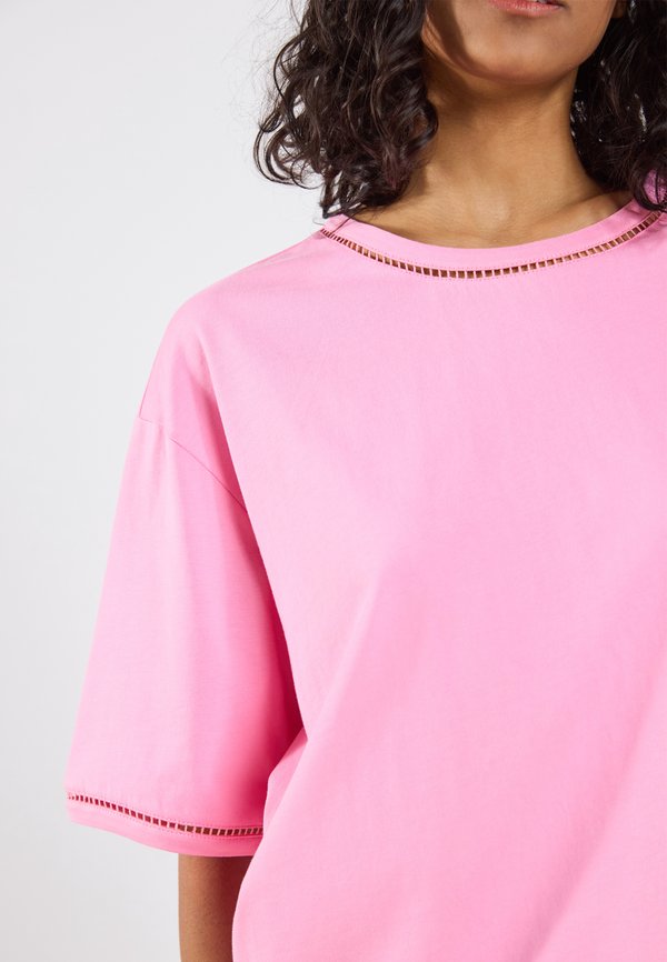 Basic T-shirt - rosebloom3