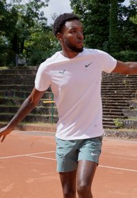 Nike Performance RAFA - Sportovní tričko - white/white/malachite
