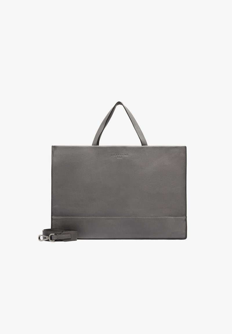 Sac fourre-tout en cuir gris avec deux poignées et une bandoulière amovible. Il présente un design épuré et minimaliste avec une texture lisse et un logo subtil.
