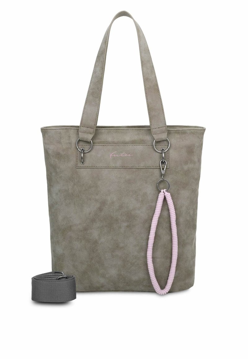 Sac cabas en daim gris avec deux anses, une sangle grise détachable à côté et un porte-clés spiral rose attaché à la boucle avant.