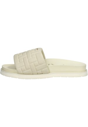 Crème kleurige slide-sandaal met een brede, gevoerde, gevlochten band en een platte, gestructureerde zool.