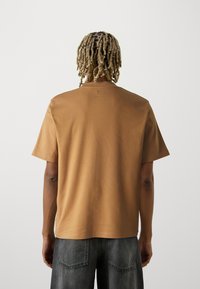 Jack & Jones PREMIUM JPRBLACHAD BRANDING CREW NECK TEE - Majica kratkih rukava s printom - nuthatch