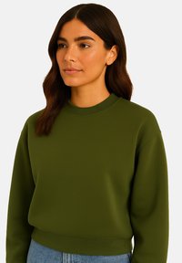 Olijfgroene sweatshirt met een ronde hals, geribbelde onderkant en lange mouwen. Glad textuur, slim fit stijl en casual ontwerp, geschikt voor lagen.