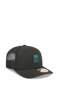 Schwarzere Kappe mit Netzseiten, die ein blaues Jacksonville Jaguars Logo-Patch trägt. Gebogene Krempe, strukturierter Stoff und verstellbarer Riemen.