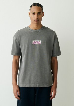 REGULAR - Nyomott mintás póló - black acdc