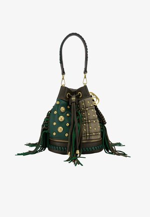 Borsa secchiello in pelle verde e marrone, con borchie dorate, nappine e motivo a quadri. Dotata di coulisse e accessori decorativi.
