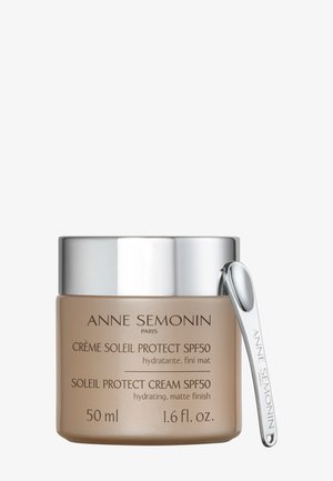 Crème solaire hydratante à fini mat Anne Semonin Soleil Protect SPF50 dans un pot de 50 ml avec couvercle argenté et petite spatule.