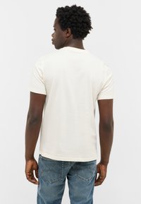Mustang STYLE AUSTIN - Print T-shirt - weiß/off-white - Zalando
