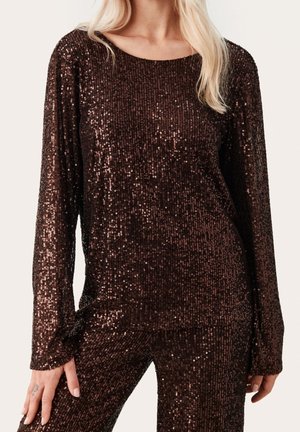 Top marrone con paillettes, dal fit oversize, maniche lunghe e scollo ampio, caratterizzato da una texture liscia e lucida disposta verticalmente.