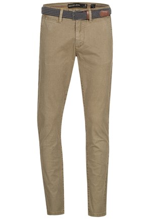Pantalones caqui con un corte slim, fabricados en algodón texturizado. Incluyen un cinturón con estampado y un acento de cuero, además de múltiples bolsillos.