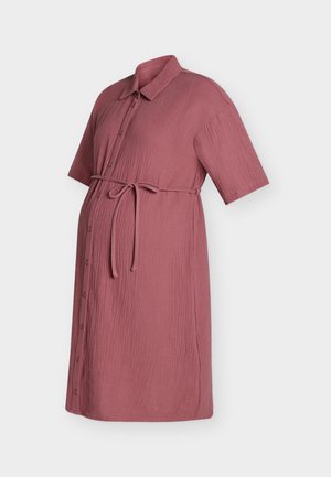 Knopfverschluss, kurzärmeliges Umstandskleid in knielanger Länge aus strukturiertem, staubrosafarbenem Stoff mit gebundenem Taillengürtel.