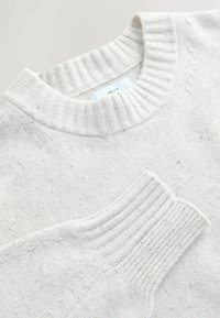 Light grey sweater with a ribbed round neckline and cuffs. Textured knit with subtle flecks. Soft fabric, casual design for versatile wear.