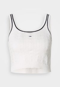 Bílý zkrácený top s texturovaným pleteným vzorem, černým lemováním u výstřihu a průramků a přiléhavým střihem.