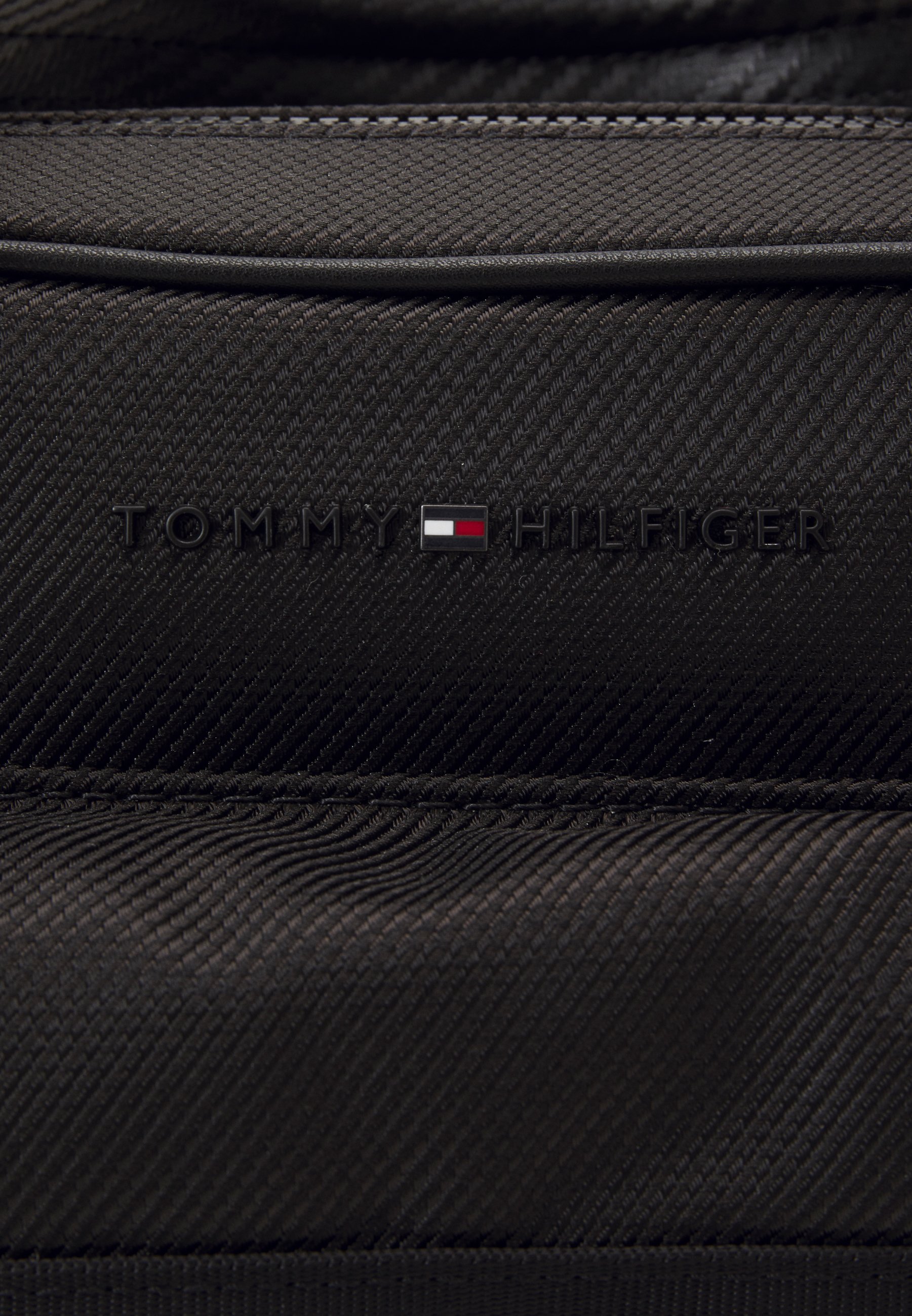 tommy hilfiger elevated computer bag