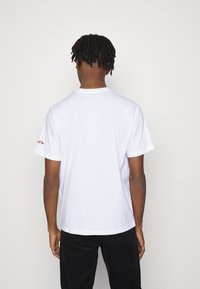 Levi's® RELAXED FIT - T-shirt estampada - white