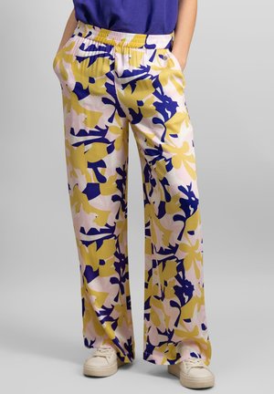 Pantalons larges fleuris en jaune, bleu marine et rose clair. Dotés d'une taille élastique et de poches. Le matériau a une texture lisse.