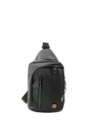 Schwarzer Rucksack mit Schulterriemen, mehreren Reißverschlussfächern und rotem Kreuz-Logo auf der Fronttasche vor weißem Hintergrund.