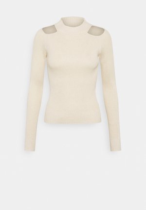 Maglione a coste crema con maniche lunghe, colletto alto e aperture sulle spalle. Tessuto morbido, design aderente e stile minimalista senza pattern.