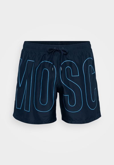 Jūras zila peldēšanas šorti ar lieliem baltajiem uzrakstiem "MOSC", elastīga josta ar saistīšanu, izgatavoti no viegla, ātri žūstoša materiāla.