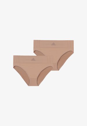 To beige Adidas seamless hipsterunderbukser med ribbet linning og logo centreret på hvert par.