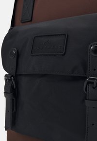 Doughnut MACAROON LARGE GO WILD SERIES BACKPACK UNISEX - Malý batoh  - black/brown