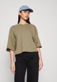 ONLY Tall ONLLUCY LIFE OVERSIZE TEE - Topper langermet - kalamata