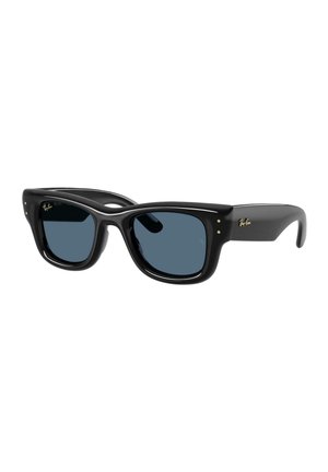 Gafas de sol Ray-Ban rectangulares negras con montura gruesa y brillante y lentes tintadas oscuras, con pequeño logo dorado y detalles de remaches.