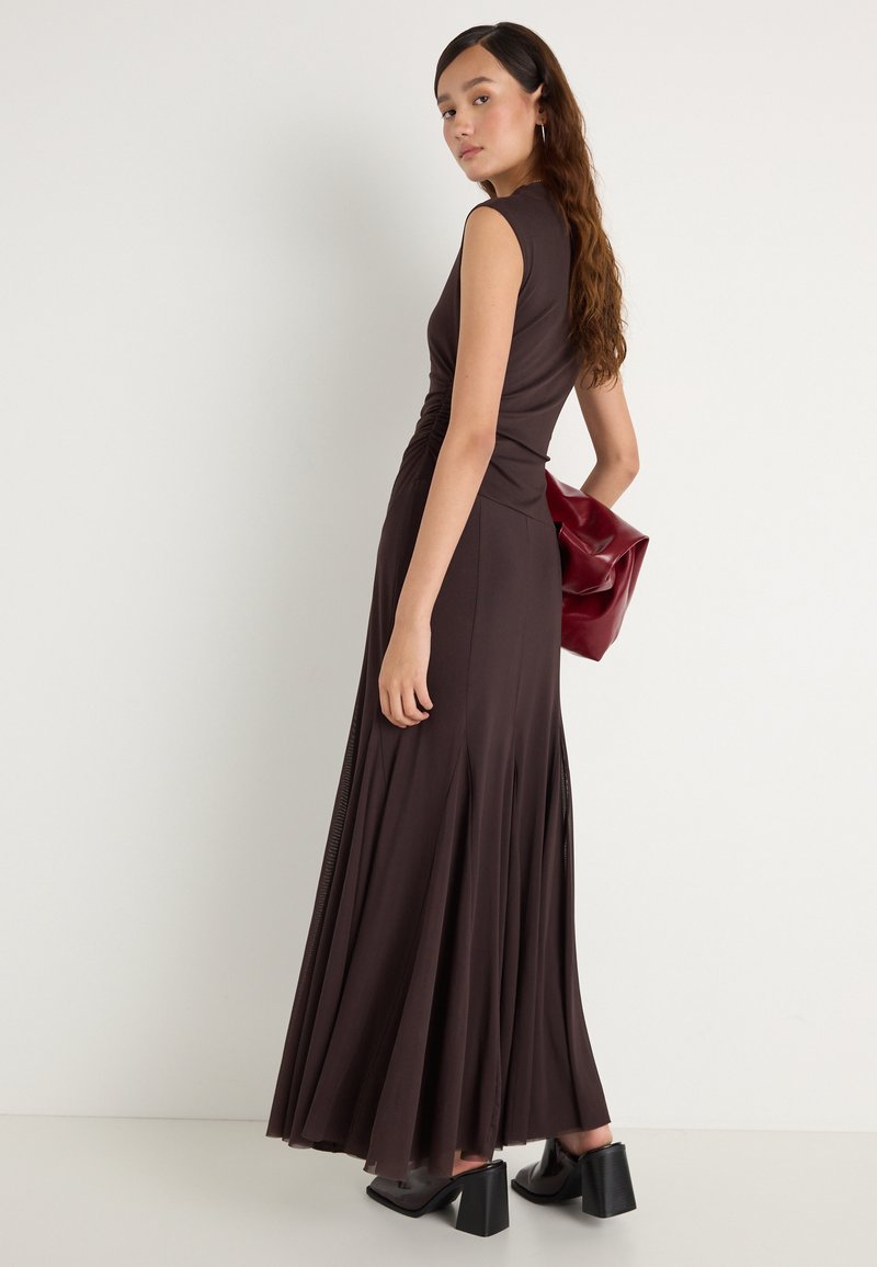 Gina Tricot DROPPED WAIST DRESS - Maxi dress - dark brown/brown -  Zalando.co.uk