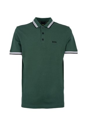 Groen poloshirt met zwarte knopen, tweekleurige kraag en gestreepte accenten op de mouwen. Voorzien van een klein zwart logo op de borst.