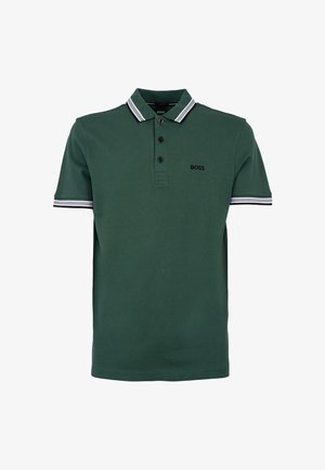 Groen poloshirt met zwarte knopen, tweekleurige kraag en gestreepte accenten op de mouwen. Voorzien van een klein zwart logo op de borst.