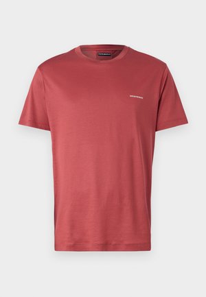 T-shirt en coton rouge à manches courtes, col rond et petit logo brodé sur la poitrine gauche. Texture douce et design décontracté.